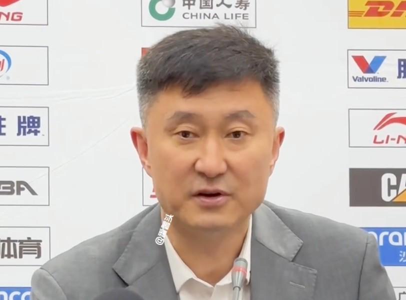 蜂鸟电竞-杜锋：赛前就跟队员强调不要松懈， 但大家还是把比赛想简单了